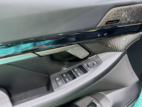 Used 2025 BMW M5 w/ Carbon Package image 18