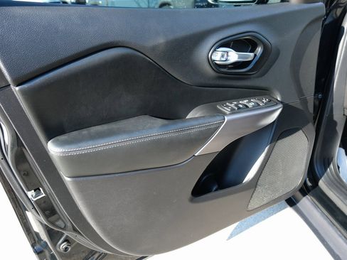 Used 2021 Jeep Cherokee Latitude image 15