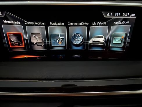 Used 2016 BMW 740i image 28