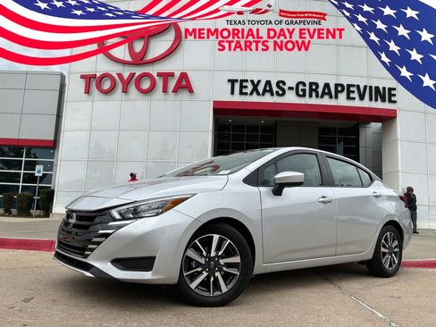 Used 2025 Nissan Versa SV FWD image 1