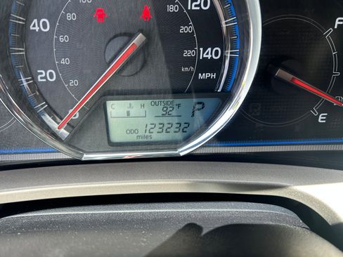 Used 2015 Toyota RAV4 Limited AWD/4WD image 17