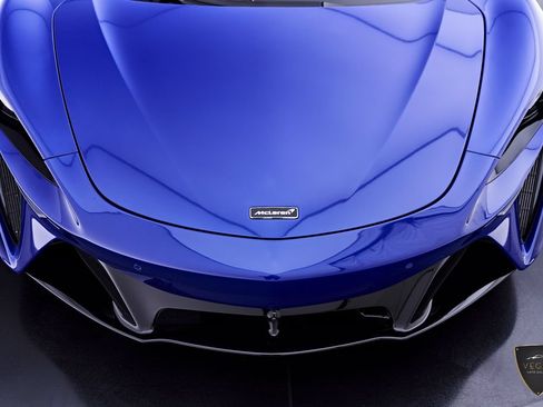 Used 2025 McLaren Artura RWD image 30
