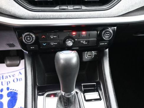 Used 2024 Jeep Compass Latitude AWD/4WD image 17