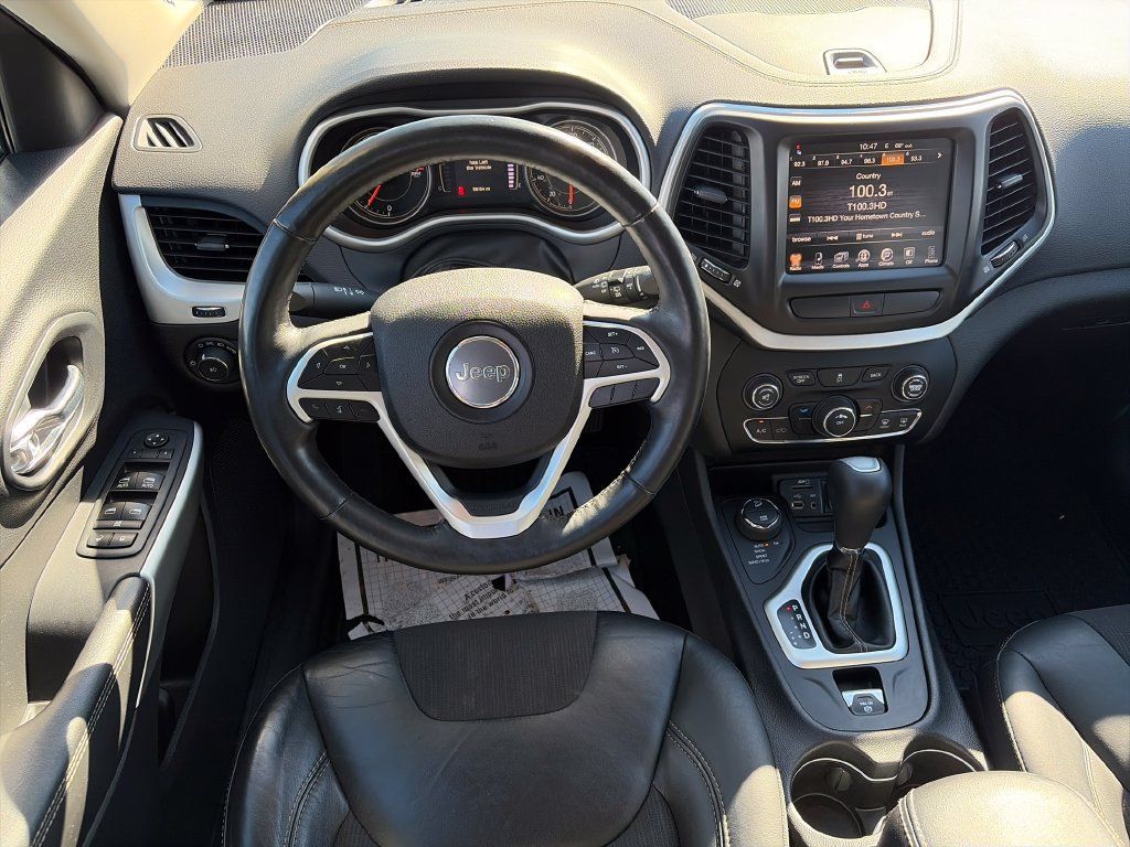Used 2018 Jeep Cherokee Latitude Plus w/ Cold Weather Group AWD/4WD image 11