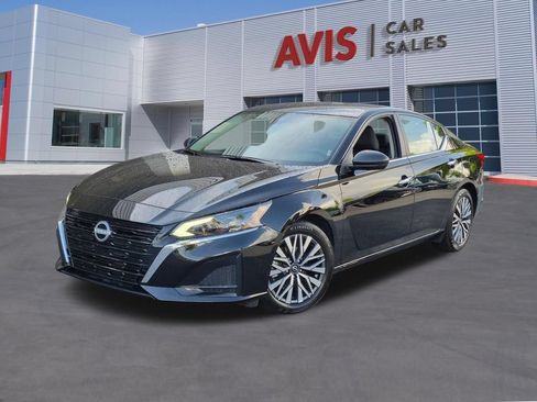 Used 2025 Nissan Altima 2.5 SV FWD image 1