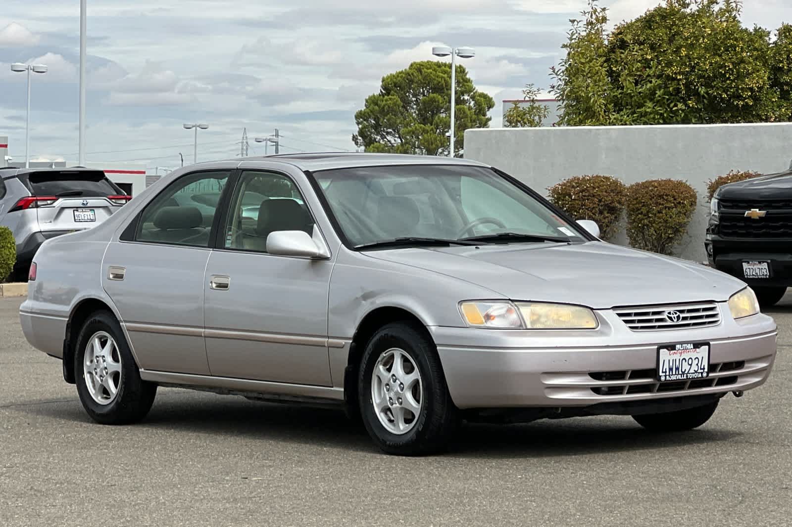 Used 1997 Toyota Camry LE w/ Leather Trim Pkg FWD image 5