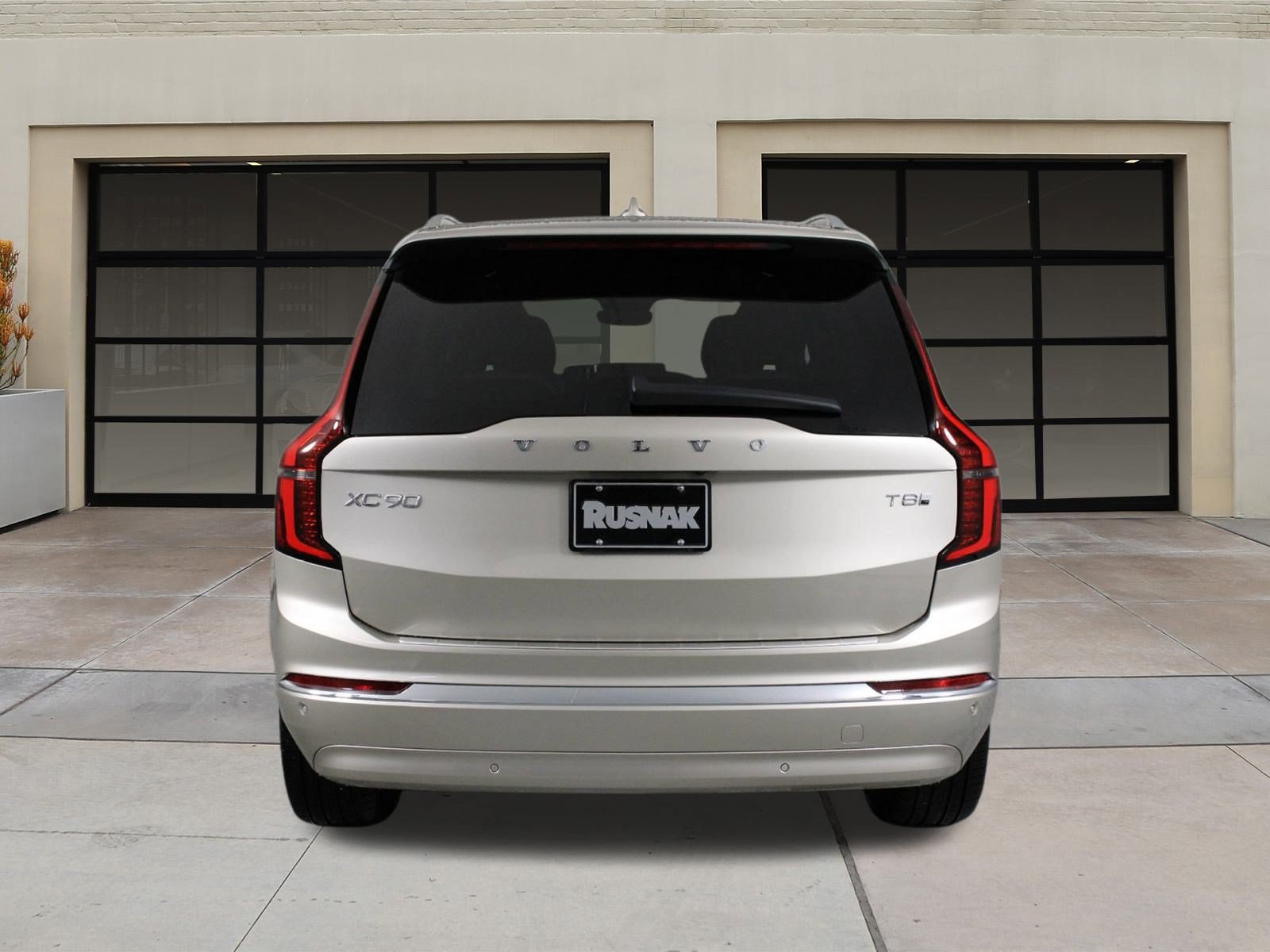 New 2026 Volvo XC90 T8 Plus w/ Protection Package Premier AWD/4WD image 4