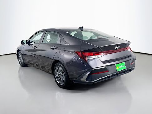 Used 2024 Hyundai Elantra SEL FWD image 7