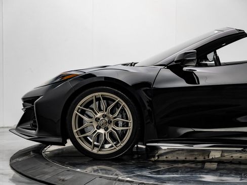 Used 2023 Chevrolet Corvette Z06 image 9