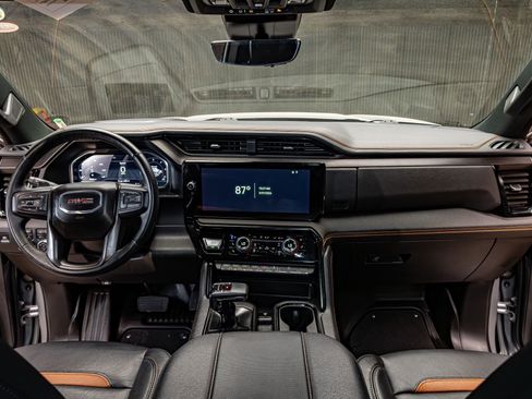 Used 2025 GMC Sierra 1500 AT4 w/ Technology Package image 17