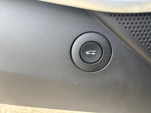 Used 2018 Chevrolet Camaro ZL1 RWD image 13