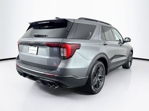 Used 2025 Ford Explorer ST image 2