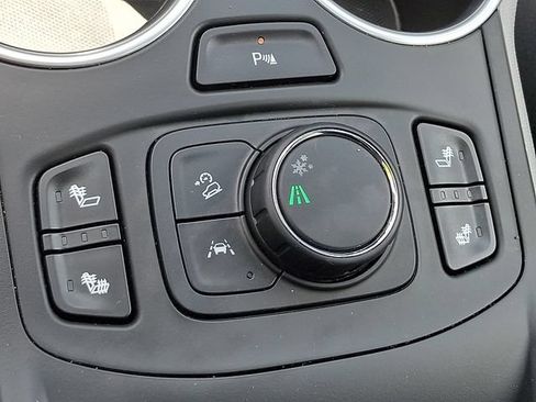 Used 2022 GMC Terrain SLT w/ Tech Package FWD image 25