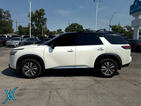 Used 2022 Nissan Pathfinder SL w/ SL Black Package AWD/4WD image 4
