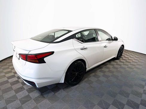 Used 2025 Nissan Altima 2.5 SV w/ SV Special Edition Package FWD image 4