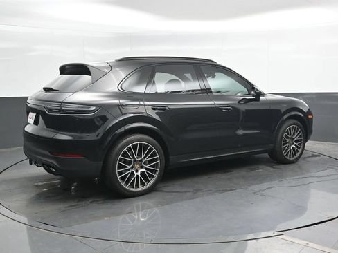 Used 2023 Porsche Cayenne AWD/4WD image 4