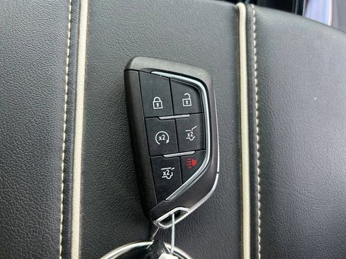 Used 2023 Cadillac Escalade ESV Premium Luxury AWD/4WD image 37