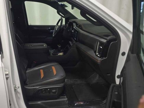 Used 2022 GMC Sierra 1500 AT4 w/ AT4 Premium Package image 10