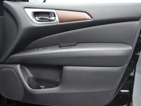 Used 2017 Nissan Pathfinder Platinum w/ Cargo Package image 30