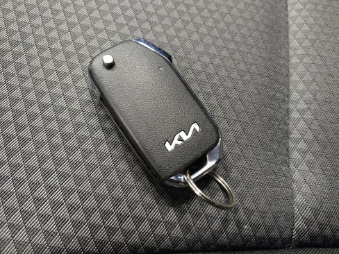 Used 2025 Kia Soul LX image 32