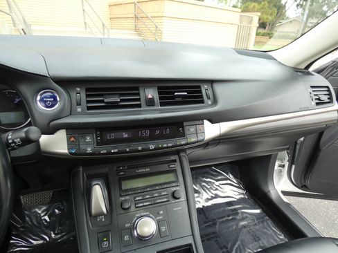 Used 2015 Lexus CT 200h image 67