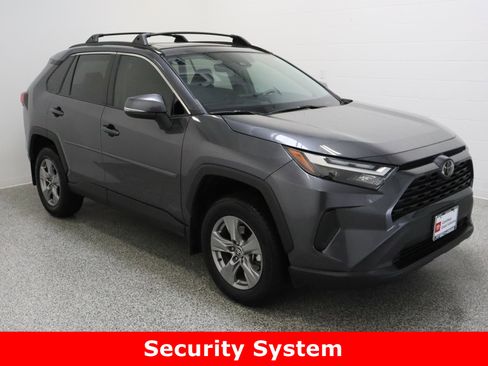 Used 2024 Toyota RAV4 XLE w/ Convenience Package image 4