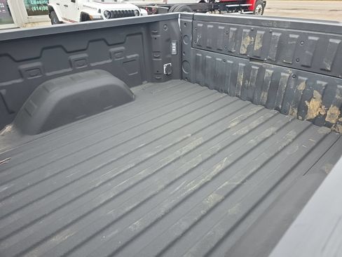 Used 2023 GMC Sierra 1500 AT4 w/ Technology Package AWD/4WD image 10