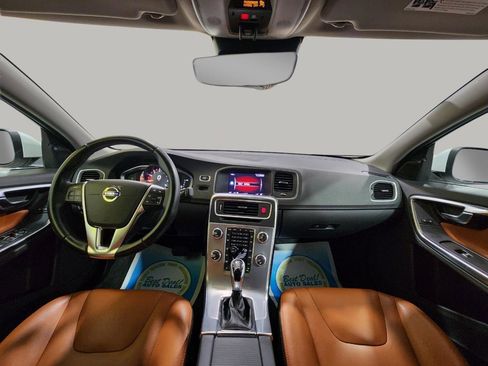 Used 2018 Volvo S60 T5 Inscription image 10