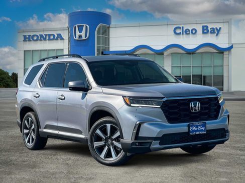 New 2025 Honda Pilot Touring image 1