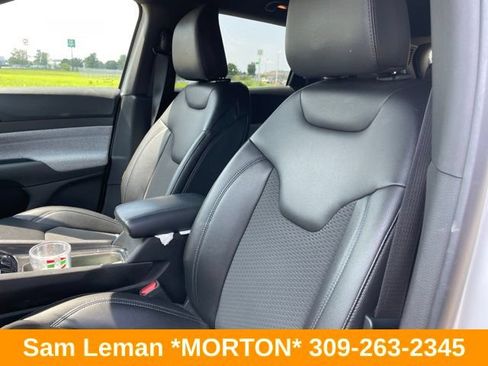 Used 2025 Jeep Compass Latitude AWD/4WD image 9