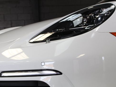 Used 2021 Porsche 718 Boxster w/ Premium Package RWD image 15