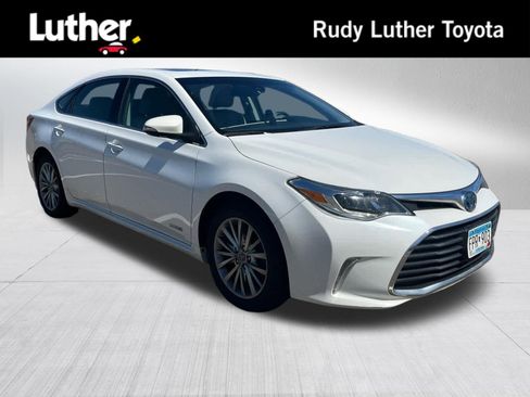 Used 2016 Toyota Avalon Limited w/ Toyota Safety Sense Package FWD image 1