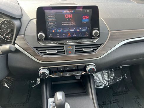 Used 2025 Nissan Altima 2.5 SV image 18