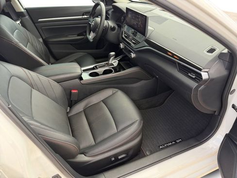 Used 2025 Nissan Altima 2.5 SR w/ SR Premium Package FWD image 16