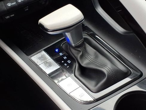 Used 2021 Hyundai Elantra Limited image 18