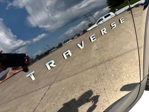 Used 2020 Chevrolet Traverse LS w/ LPO, Black Accent Package AWD/4WD image 9