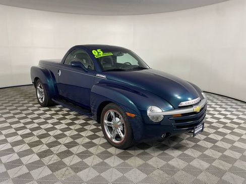 Used 2005 Chevrolet SSR w/ Preferred Equipment Group RWD image 24