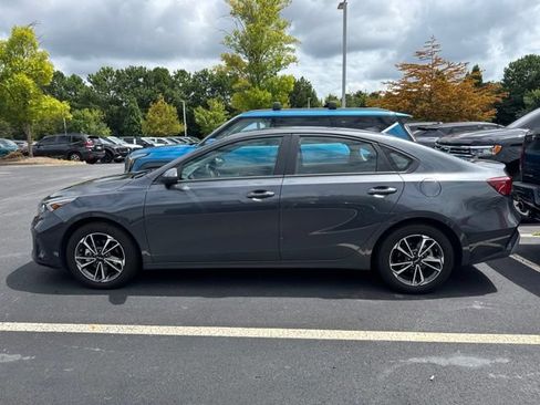 Used 2023 Kia Forte LXS FWD image 2