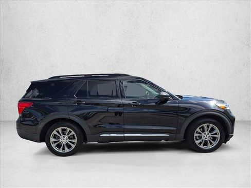 Used 2022 Ford Explorer XLT w/ Equipment Group 202A RWD image 4