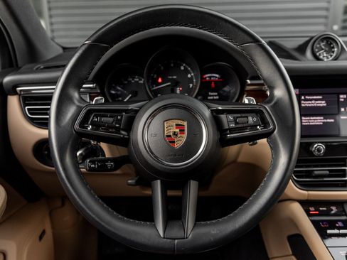 Certified 2024 Porsche Macan AWD/4WD image 28