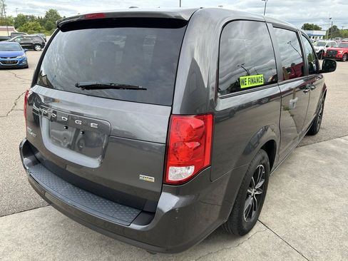 Used 2018 Dodge Grand Caravan SE FWD image 5