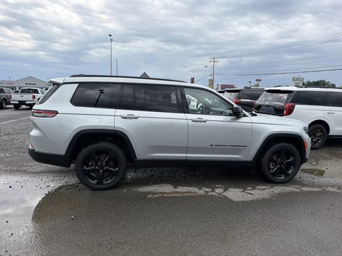 Used 2025 Jeep Grand Cherokee L Altitude AWD/4WD image 3