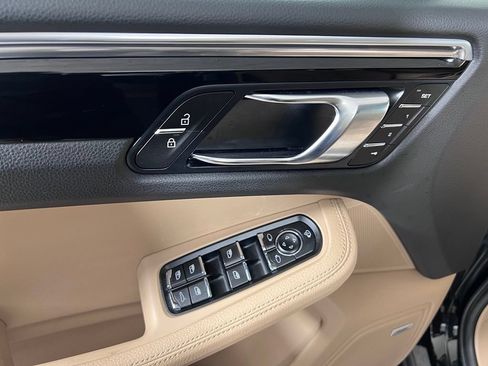 Certified 2024 Porsche Macan S AWD/4WD image 29