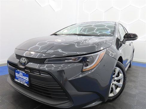 Used 2025 Toyota Corolla LE FWD image 1