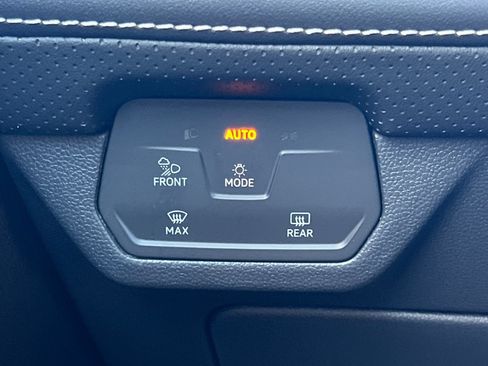 Used 2024 Volkswagen Atlas SE FWD image 32