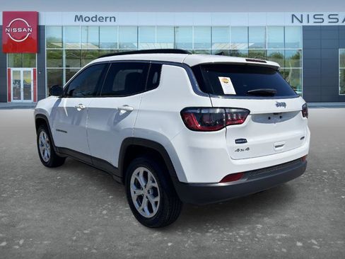 Used 2024 Jeep Compass Latitude AWD/4WD image 7