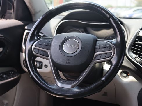 Used 2020 Jeep Cherokee Limited FWD image 6