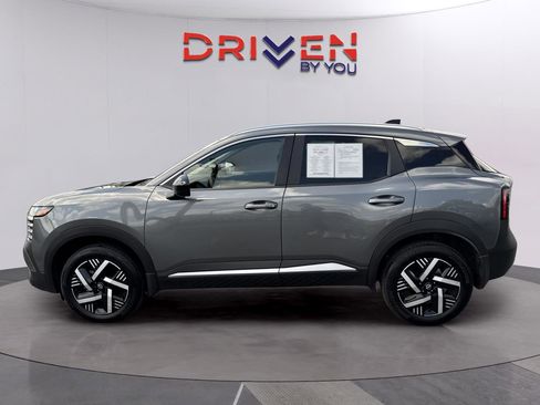 Used 2026 Nissan Kicks SV FWD image 2