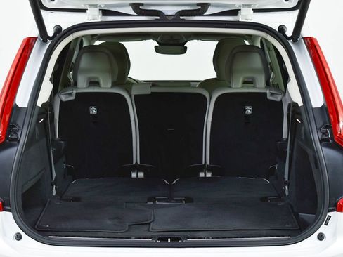 Certified 2024 Volvo XC90 B5 Core w/ Climate Package image 32