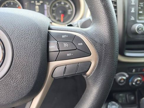 Certified 2018 Jeep Cherokee Latitude AWD/4WD image 27